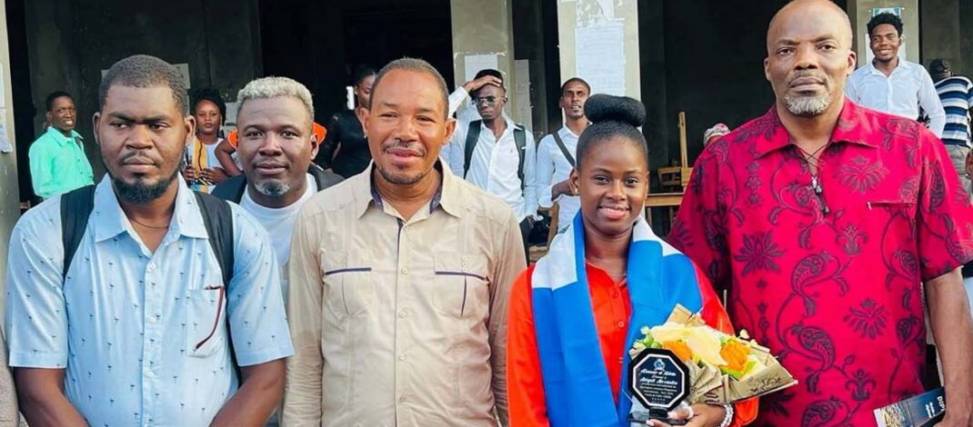 Haïti – Culture : Abigaïl Alexandre accueillie en héroïne à l’EDSEJ de Jacmel par ses camarades