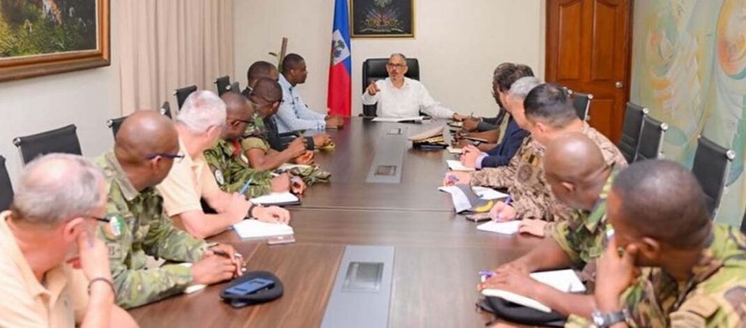Le gouvernement renforce la coordination entre la PNH et les FAd’H pour reprendre les territoires contrôlés par les gangs